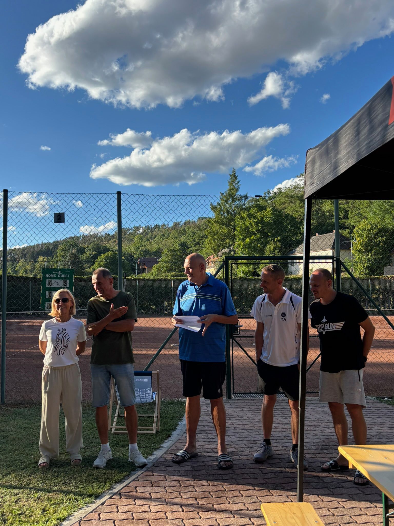 Ansprache bei der Siegerehrung am Tennisplatz